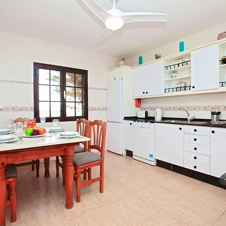 Ellen - Lovely 4 Bedroom Large Pool Area Wifi