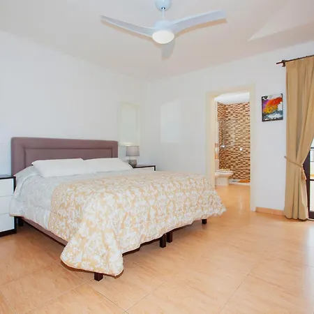 Ellen - Lovely 4 Bedroom Large Pool Area Wifi Villa *