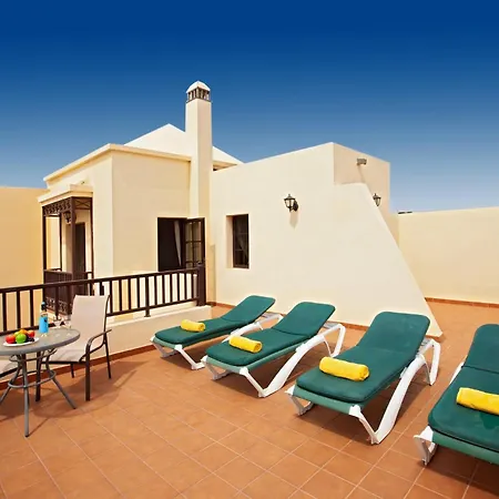 Villa Ellen - Lovely 4 Bedroom Large Pool Area Wifi